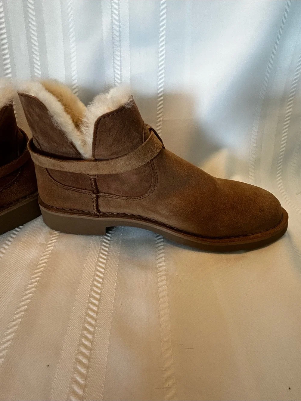 UGG Elisa Ankle Boots Chestnut Brown Suede Shesrling Womens 7.5 Buckle Strap